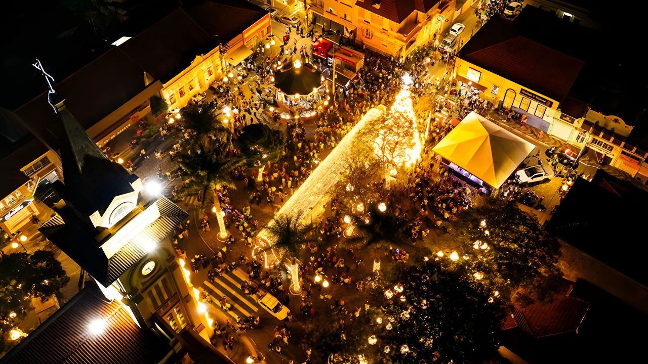 foto aerea das luzes de natal em Socorro SP