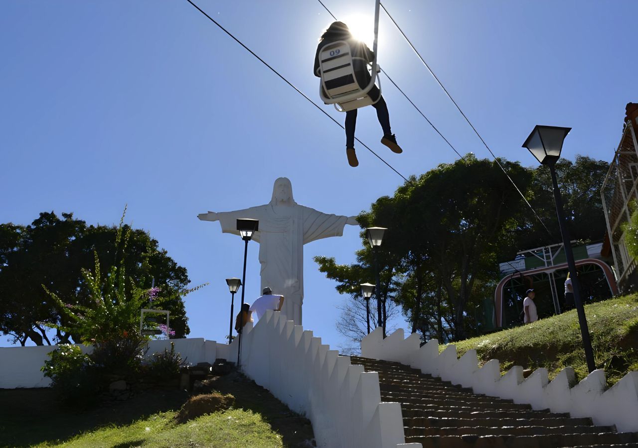 Foto de Divulgação: Teleférico Serra Negra perto do Cristo